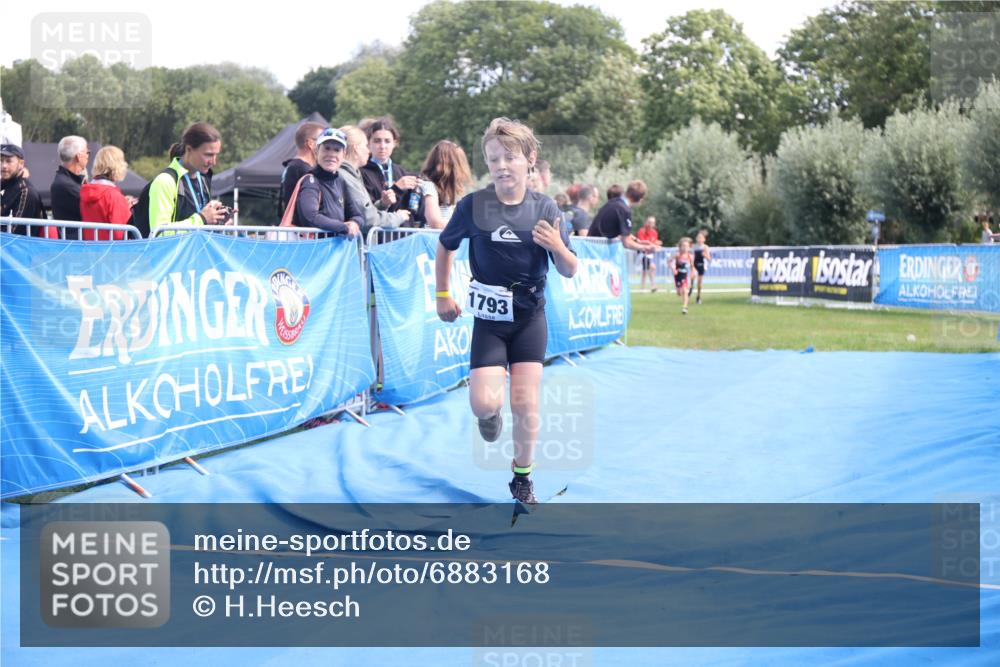 25.08.2024 - Elbe Triathlon Hamburg H.Heesch http://msf.ph/oto/6883168 25.08.2024 12:58:14 Ziel 1604, 1792, 1793, 1825, 1829 meine-sportfotos.de