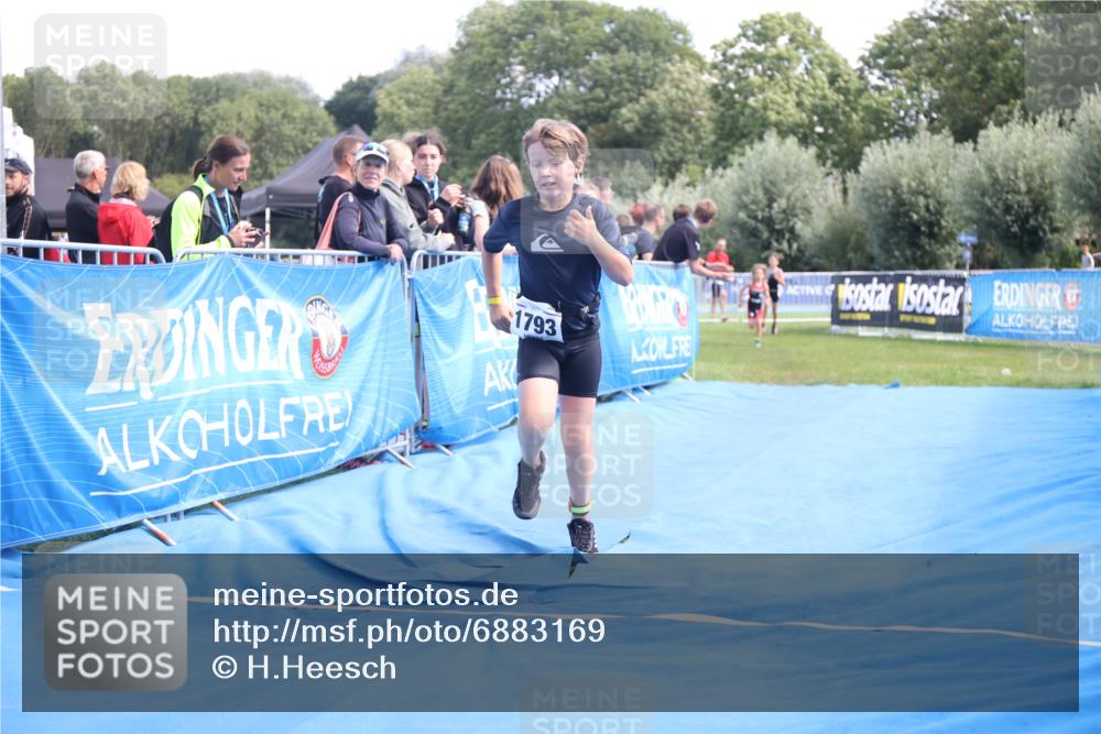 25.08.2024 - Elbe Triathlon Hamburg H.Heesch http://msf.ph/oto/6883169 25.08.2024 12:58:14 Ziel 1604, 1792, 1793, 1825, 1829 meine-sportfotos.de