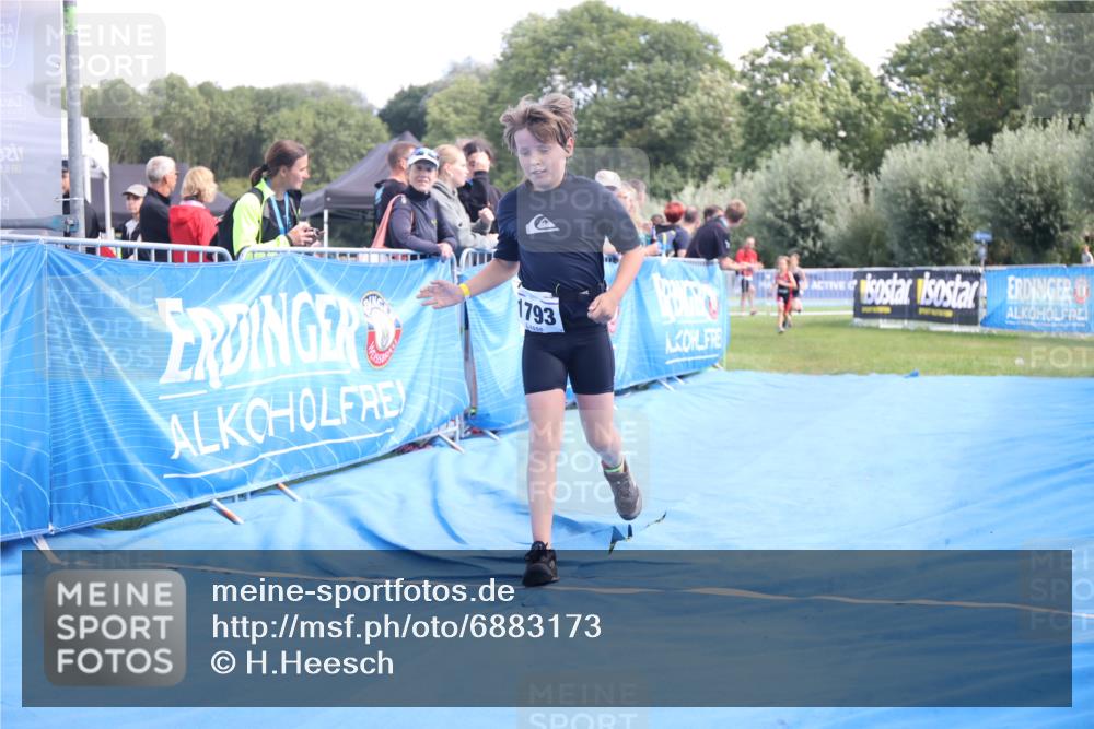 25.08.2024 - Elbe Triathlon Hamburg H.Heesch http://msf.ph/oto/6883173 25.08.2024 12:58:14 Ziel 1604, 1792, 1793, 1825, 1829 meine-sportfotos.de