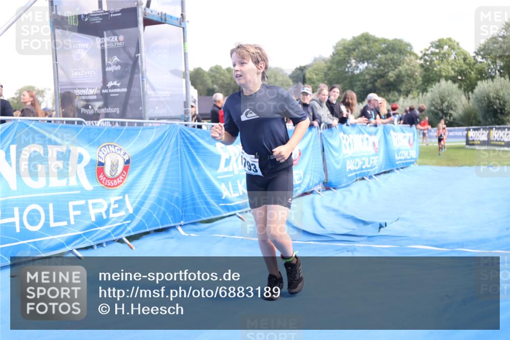 25.08.2024 - Elbe Triathlon Hamburg H.Heesch http://msf.ph/oto/6883189 25.08.2024 12:58:15 Ziel 1793, 1825, 1829 meine-sportfotos.de
