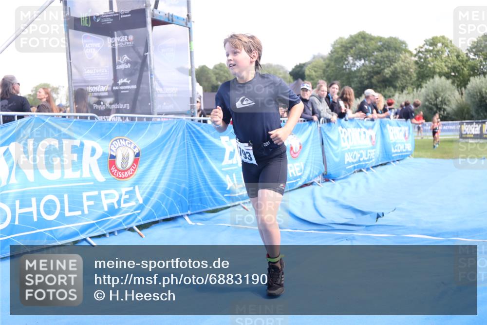25.08.2024 - Elbe Triathlon Hamburg H.Heesch http://msf.ph/oto/6883190 25.08.2024 12:58:15 Ziel 1793, 1825, 1829 meine-sportfotos.de