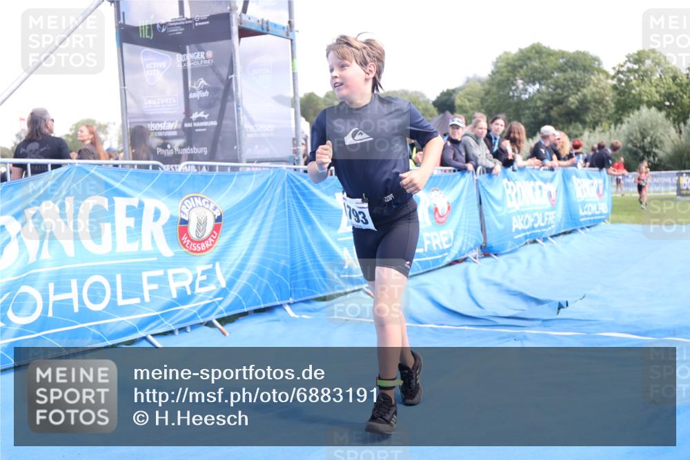 25.08.2024 - Elbe Triathlon Hamburg H.Heesch http://msf.ph/oto/6883191 25.08.2024 12:58:15 Ziel 1793, 1825, 1829 meine-sportfotos.de