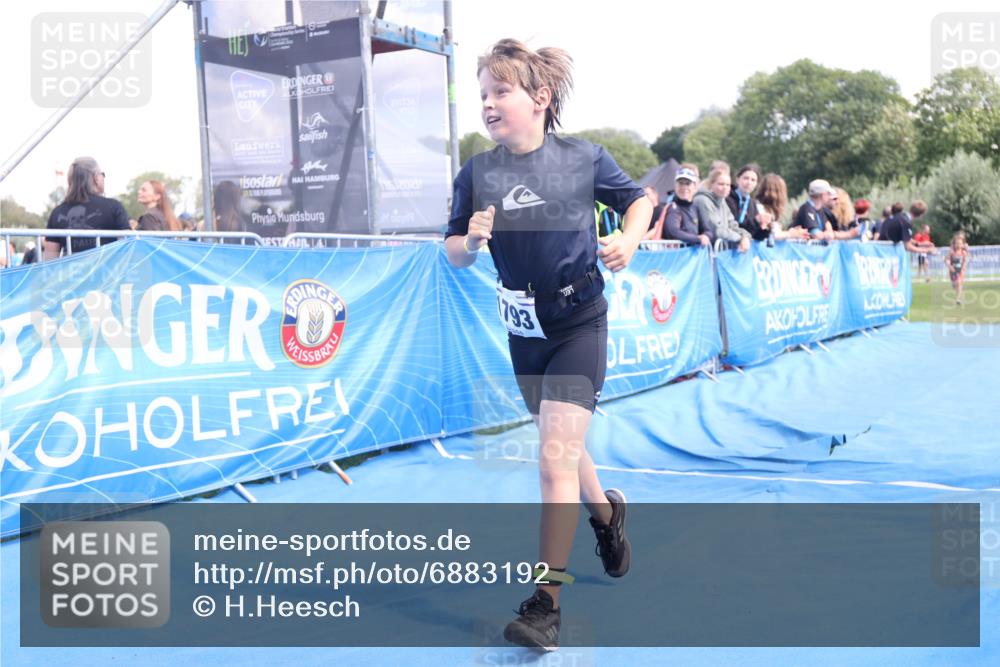 25.08.2024 - Elbe Triathlon Hamburg H.Heesch http://msf.ph/oto/6883192 25.08.2024 12:58:15 Ziel 1793, 1825, 1829 meine-sportfotos.de