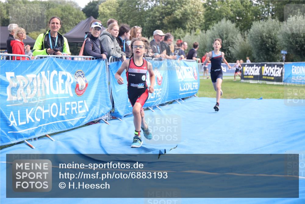 25.08.2024 - Elbe Triathlon Hamburg H.Heesch http://msf.ph/oto/6883193 25.08.2024 12:58:19 Ziel 1793, 1814, 1825, 1829 meine-sportfotos.de