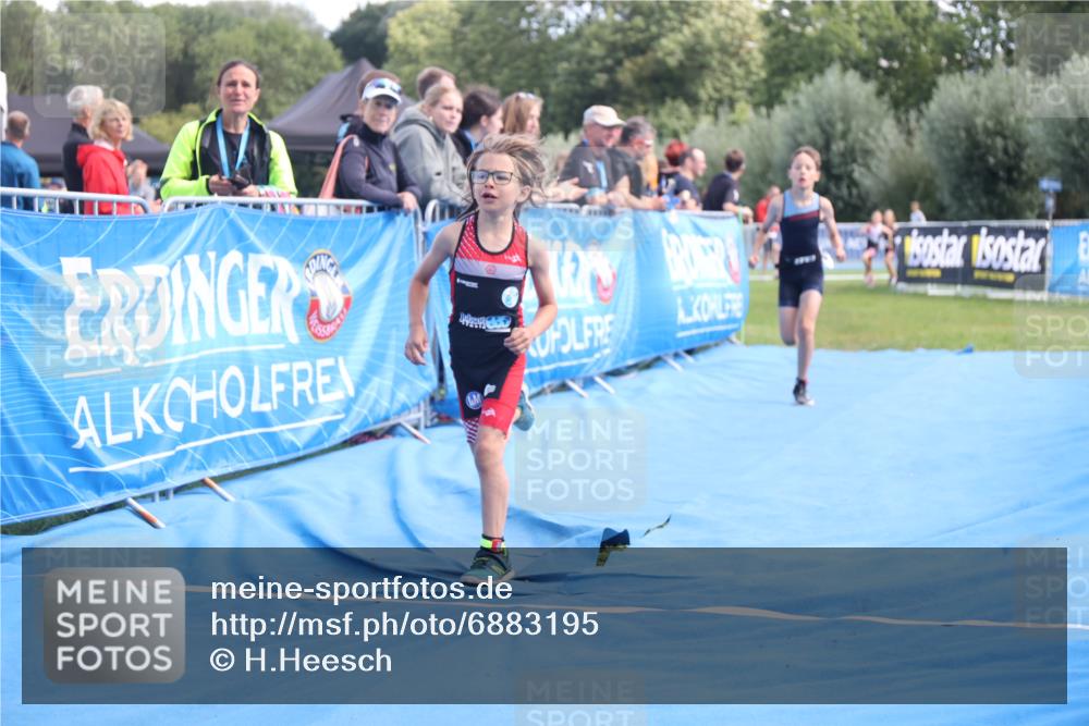 25.08.2024 - Elbe Triathlon Hamburg H.Heesch http://msf.ph/oto/6883195 25.08.2024 12:58:19 Ziel 1793, 1814, 1825, 1829 meine-sportfotos.de