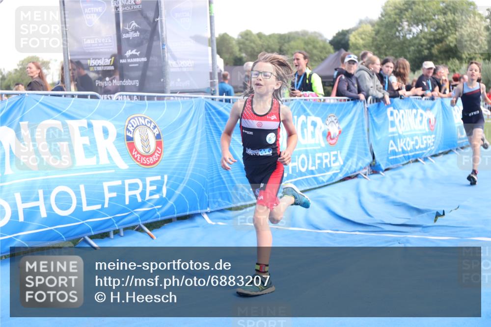25.08.2024 - Elbe Triathlon Hamburg H.Heesch http://msf.ph/oto/6883207 25.08.2024 12:58:19 Ziel 1793, 1814, 1825, 1829 meine-sportfotos.de