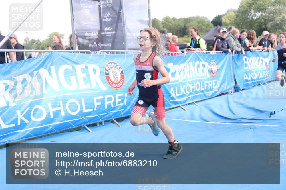 25.08.2024 - Elbe Triathlon Hamburg H.Heesch http://msf.ph/oto/6883210 25.08.2024 12:58:20 Ziel 1793, 1814, 1825, 1829 meine-sportfotos.de