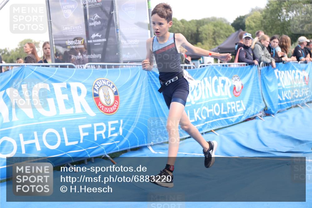 25.08.2024 - Elbe Triathlon Hamburg H.Heesch http://msf.ph/oto/6883220 25.08.2024 12:58:21 Ziel 1793, 1814, 1825, 1829 meine-sportfotos.de