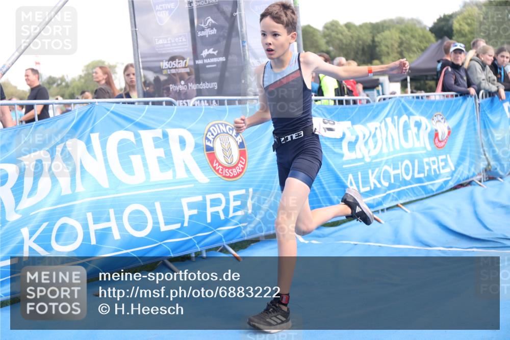 25.08.2024 - Elbe Triathlon Hamburg H.Heesch http://msf.ph/oto/6883222 25.08.2024 12:58:21 Ziel 1793, 1814, 1825, 1829 meine-sportfotos.de