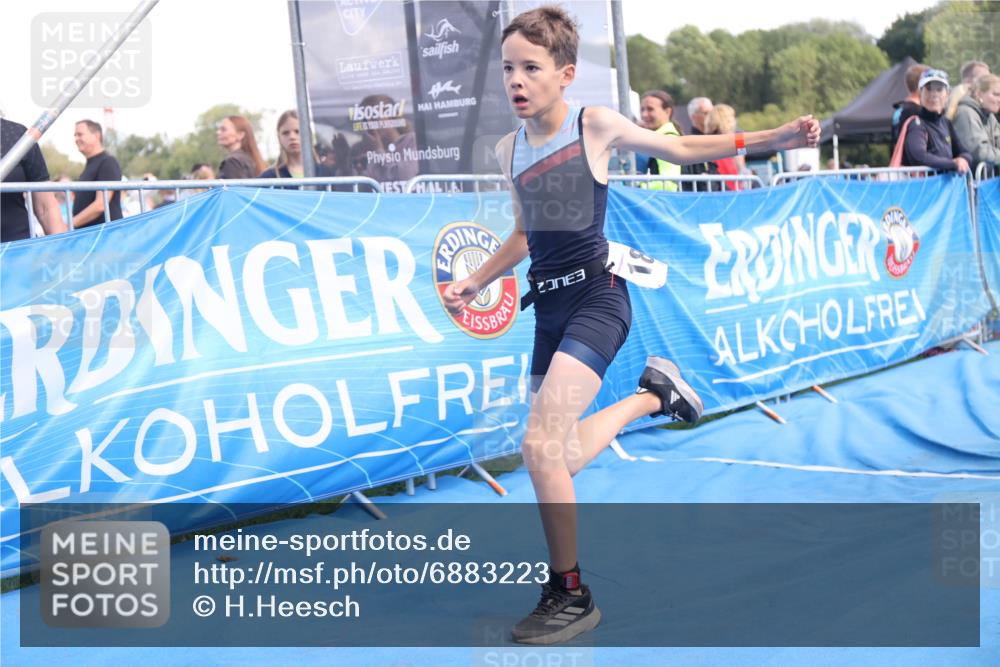 25.08.2024 - Elbe Triathlon Hamburg H.Heesch http://msf.ph/oto/6883223 25.08.2024 12:58:21 Ziel 1793, 1814, 1825, 1829 meine-sportfotos.de