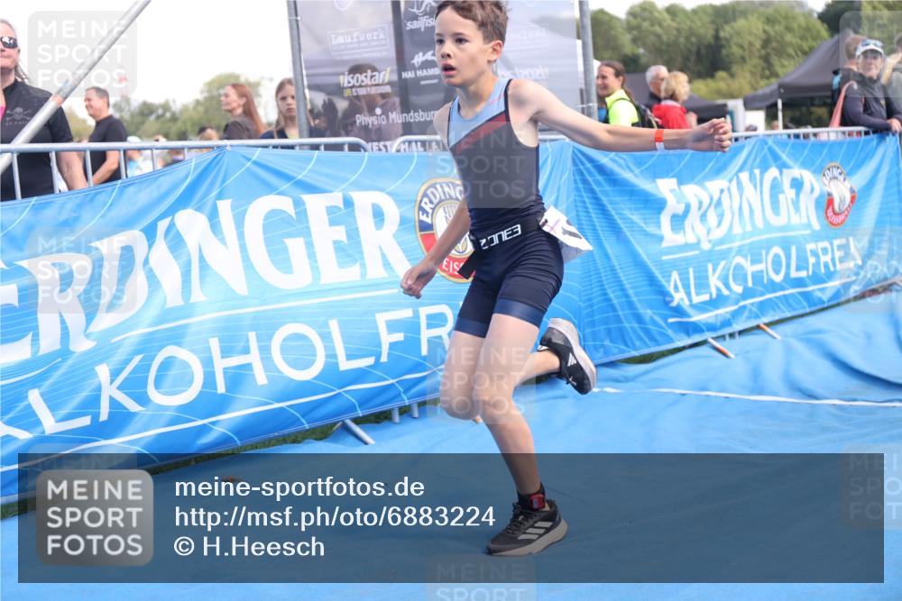 25.08.2024 - Elbe Triathlon Hamburg H.Heesch http://msf.ph/oto/6883224 25.08.2024 12:58:21 Ziel 1793, 1814, 1825, 1829 meine-sportfotos.de
