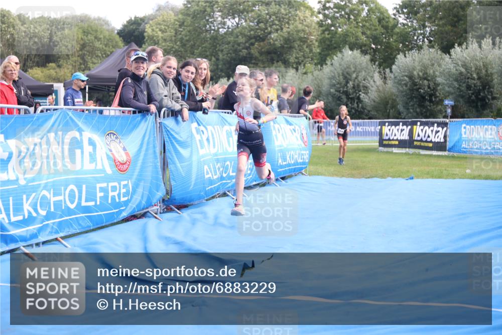 25.08.2024 - Elbe Triathlon Hamburg H.Heesch http://msf.ph/oto/6883229 25.08.2024 12:58:24 Ziel 1784, 1814, 1825, 1829 meine-sportfotos.de