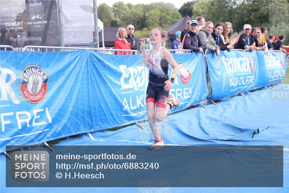 25.08.2024 - Elbe Triathlon Hamburg H.Heesch http://msf.ph/oto/6883240 25.08.2024 12:58:25 Ziel 1784, 1814, 1825, 1829 meine-sportfotos.de