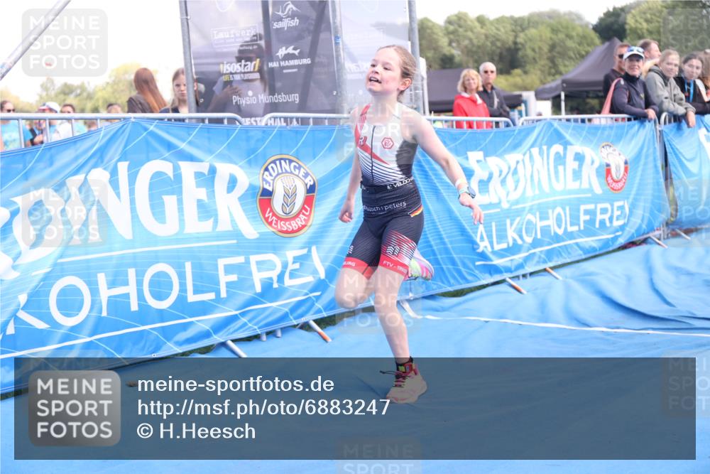 25.08.2024 - Elbe Triathlon Hamburg H.Heesch http://msf.ph/oto/6883247 25.08.2024 12:58:25 Ziel 1784, 1814, 1825, 1829 meine-sportfotos.de