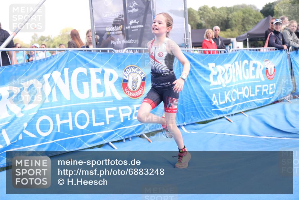 25.08.2024 - Elbe Triathlon Hamburg H.Heesch http://msf.ph/oto/6883248 25.08.2024 12:58:25 Ziel 1784, 1814, 1825, 1829 meine-sportfotos.de