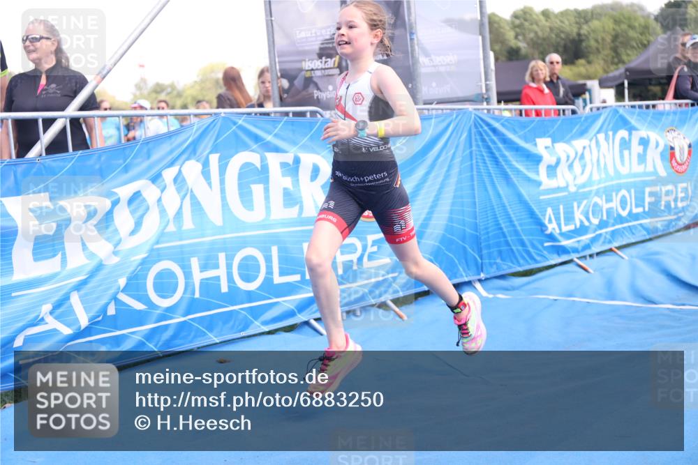 25.08.2024 - Elbe Triathlon Hamburg H.Heesch http://msf.ph/oto/6883250 25.08.2024 12:58:26 Ziel 1784, 1814, 1825, 1829 meine-sportfotos.de