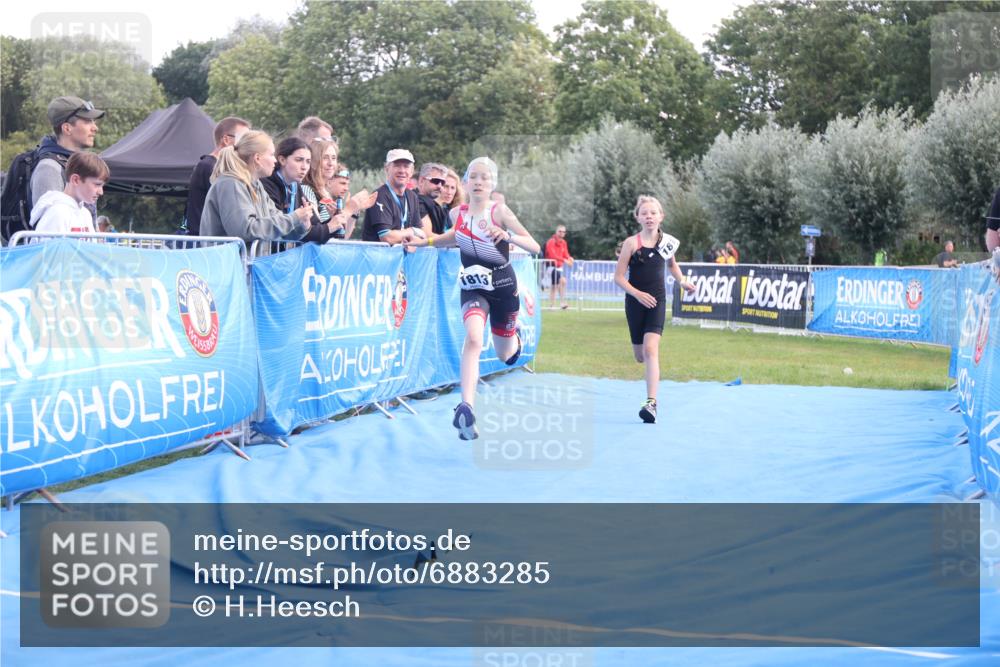 25.08.2024 - Elbe Triathlon Hamburg H.Heesch http://msf.ph/oto/6883285 25.08.2024 12:58:59 Ziel 1813, 1819 meine-sportfotos.de