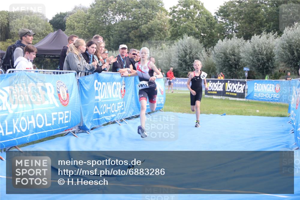 25.08.2024 - Elbe Triathlon Hamburg H.Heesch http://msf.ph/oto/6883286 25.08.2024 12:58:59 Ziel 1813, 1819 meine-sportfotos.de