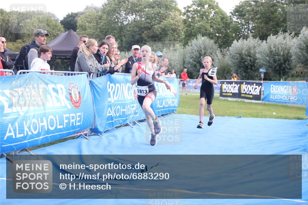 25.08.2024 - Elbe Triathlon Hamburg H.Heesch http://msf.ph/oto/6883290 25.08.2024 12:58:59 Ziel 1813, 1819 meine-sportfotos.de