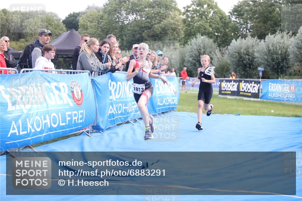 25.08.2024 - Elbe Triathlon Hamburg H.Heesch http://msf.ph/oto/6883291 25.08.2024 12:58:59 Ziel 1813, 1819 meine-sportfotos.de