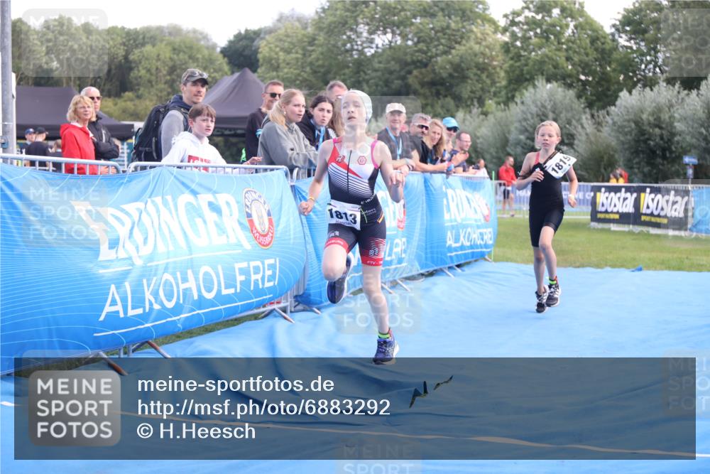 25.08.2024 - Elbe Triathlon Hamburg H.Heesch http://msf.ph/oto/6883292 25.08.2024 12:58:59 Ziel 1813, 1819 meine-sportfotos.de