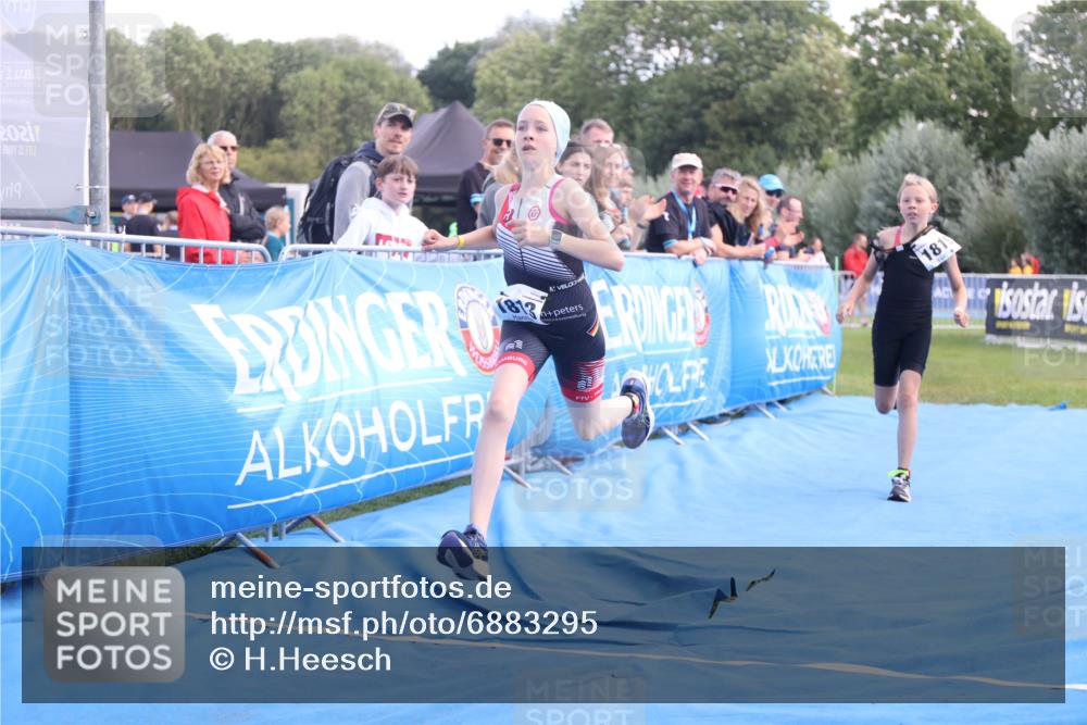 25.08.2024 - Elbe Triathlon Hamburg H.Heesch http://msf.ph/oto/6883295 25.08.2024 12:59:00 Ziel 1813, 1819 meine-sportfotos.de