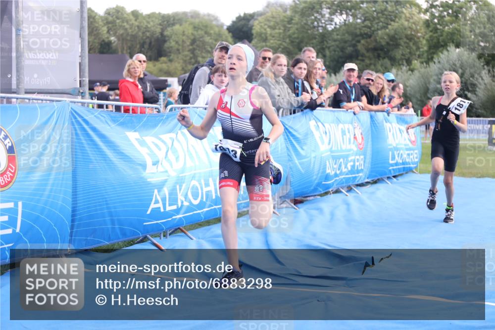 25.08.2024 - Elbe Triathlon Hamburg H.Heesch http://msf.ph/oto/6883298 25.08.2024 12:59:00 Ziel 1813, 1819 meine-sportfotos.de