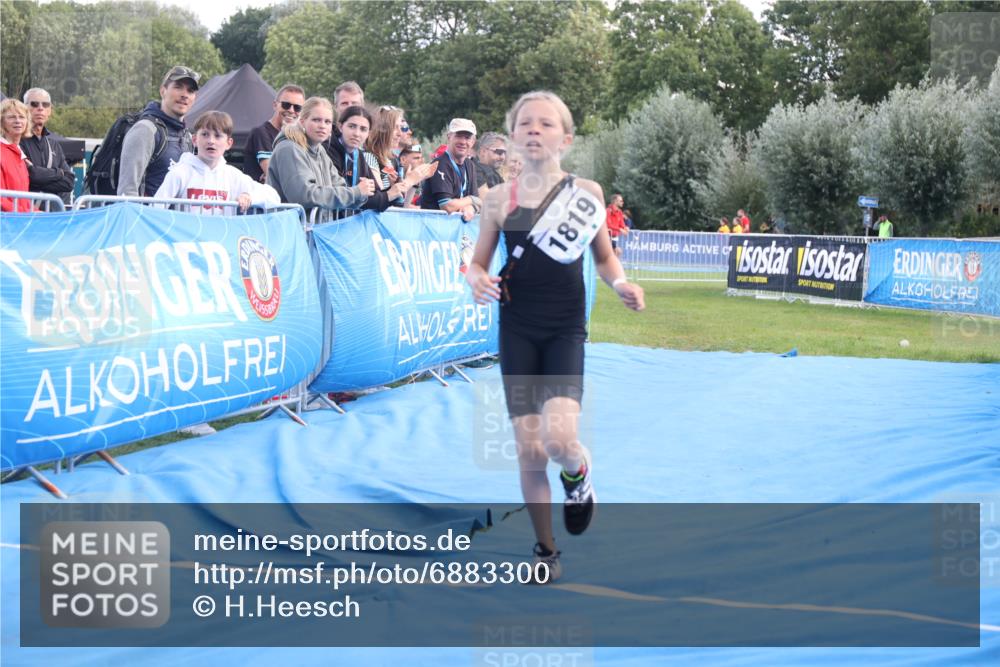 25.08.2024 - Elbe Triathlon Hamburg H.Heesch http://msf.ph/oto/6883300 25.08.2024 12:59:01 Ziel 1813, 1819 meine-sportfotos.de