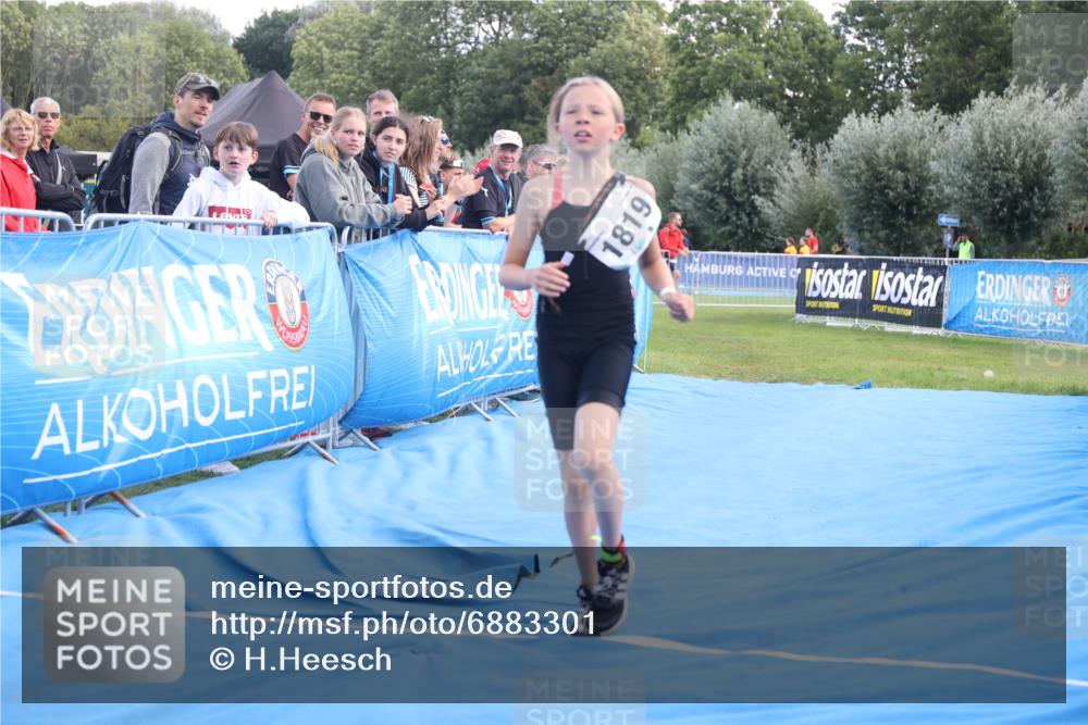25.08.2024 - Elbe Triathlon Hamburg H.Heesch http://msf.ph/oto/6883301 25.08.2024 12:59:01 Ziel 1813, 1819 meine-sportfotos.de