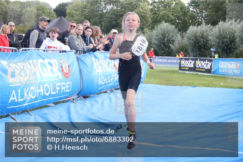 25.08.2024 - Elbe Triathlon Hamburg H.Heesch http://msf.ph/oto/6883302 25.08.2024 12:59:01 Ziel 1813, 1819 meine-sportfotos.de