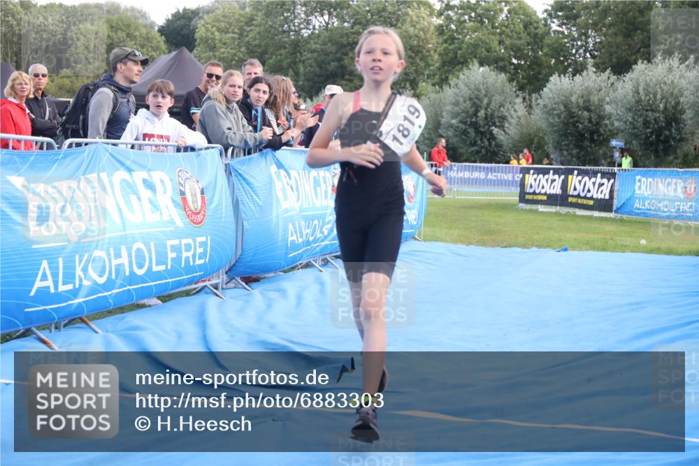 25.08.2024 - Elbe Triathlon Hamburg H.Heesch http://msf.ph/oto/6883303 25.08.2024 12:59:01 Ziel 1813, 1819 meine-sportfotos.de