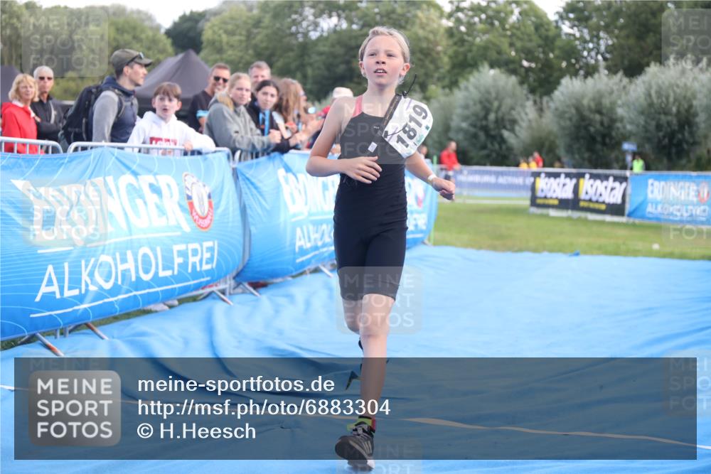 25.08.2024 - Elbe Triathlon Hamburg H.Heesch http://msf.ph/oto/6883304 25.08.2024 12:59:01 Ziel 1813, 1819 meine-sportfotos.de