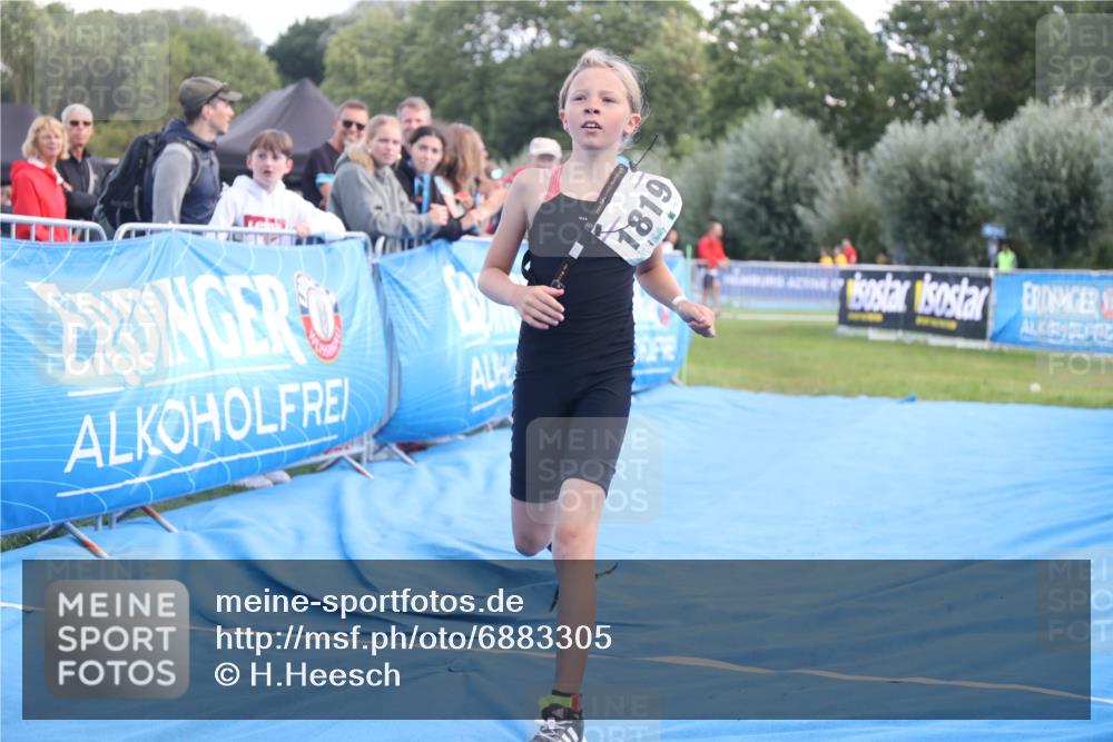 25.08.2024 - Elbe Triathlon Hamburg H.Heesch http://msf.ph/oto/6883305 25.08.2024 12:59:01 Ziel 1813, 1819 meine-sportfotos.de