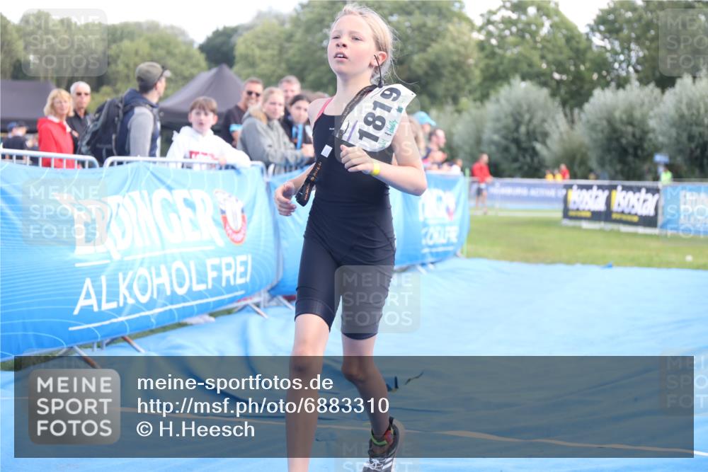 25.08.2024 - Elbe Triathlon Hamburg H.Heesch http://msf.ph/oto/6883310 25.08.2024 12:59:01 Ziel 1813, 1819 meine-sportfotos.de