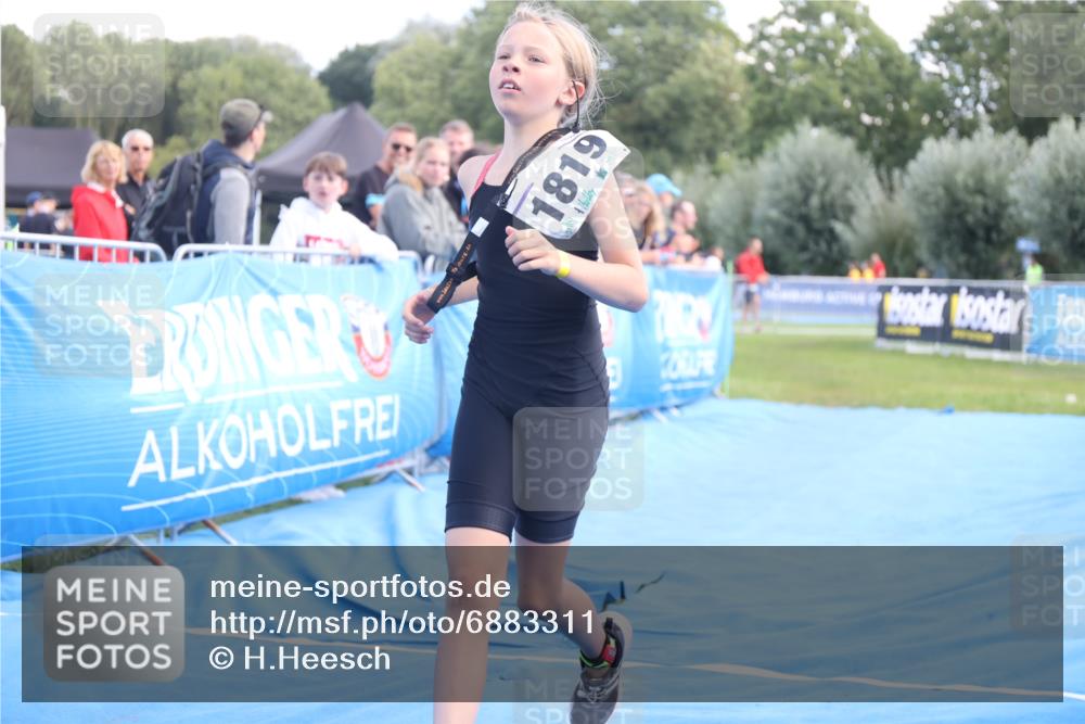 25.08.2024 - Elbe Triathlon Hamburg H.Heesch http://msf.ph/oto/6883311 25.08.2024 12:59:01 Ziel 1813, 1819 meine-sportfotos.de