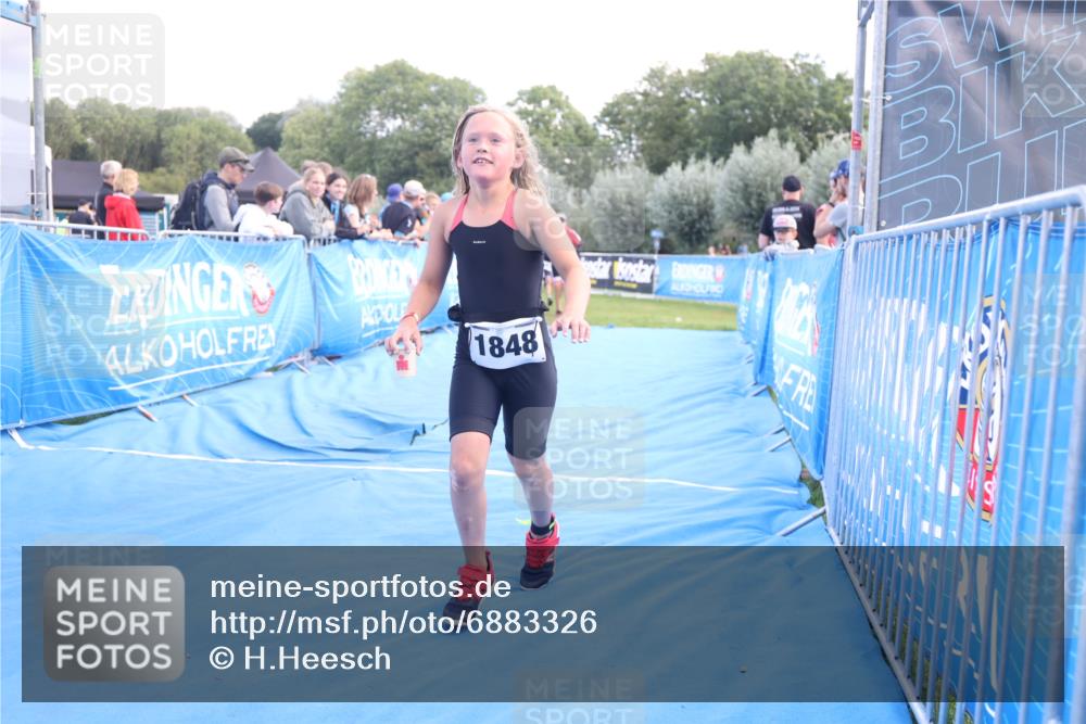 25.08.2024 - Elbe Triathlon Hamburg H.Heesch http://msf.ph/oto/6883326 25.08.2024 12:59:17 Ziel 1741, 1853 meine-sportfotos.de