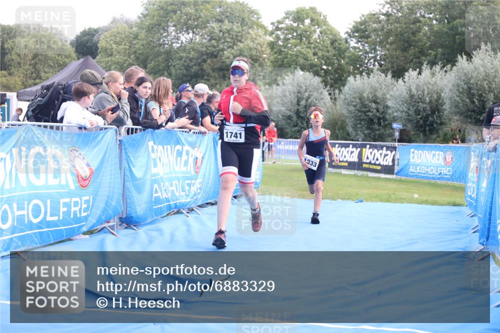 25.08.2024 - Elbe Triathlon Hamburg H.Heesch http://msf.ph/oto/6883329 25.08.2024 12:59:19 Ziel 1741, 1843, 1853 meine-sportfotos.de