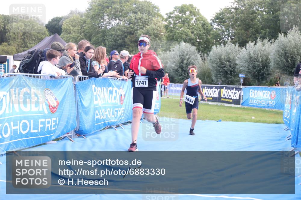 25.08.2024 - Elbe Triathlon Hamburg H.Heesch http://msf.ph/oto/6883330 25.08.2024 12:59:19 Ziel 1741, 1843, 1853 meine-sportfotos.de