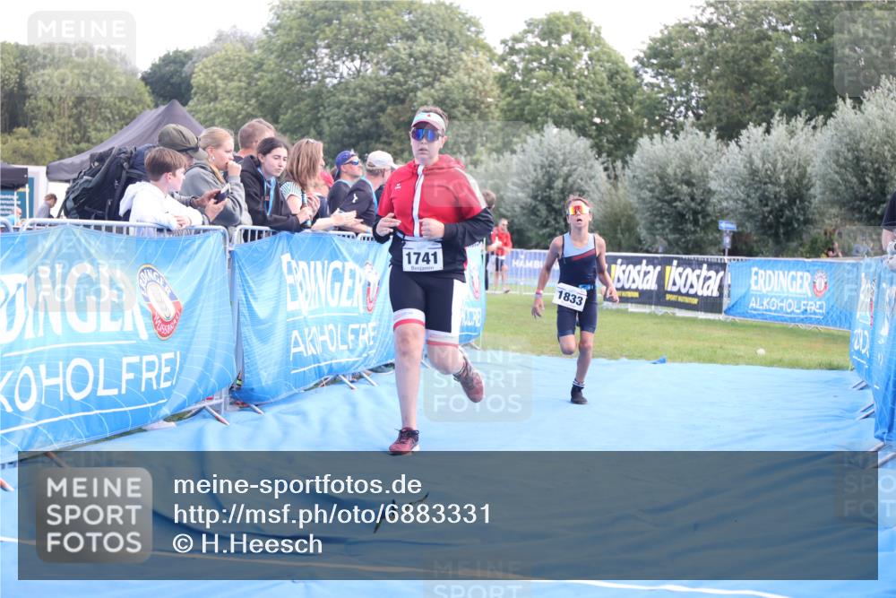 25.08.2024 - Elbe Triathlon Hamburg H.Heesch http://msf.ph/oto/6883331 25.08.2024 12:59:19 Ziel 1741, 1843, 1853 meine-sportfotos.de