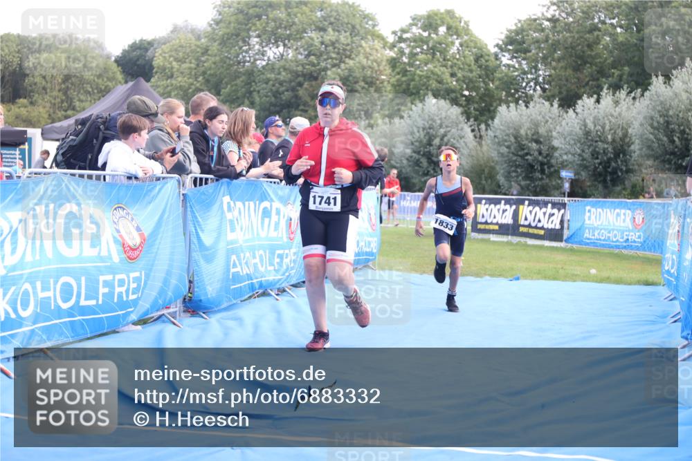 25.08.2024 - Elbe Triathlon Hamburg H.Heesch http://msf.ph/oto/6883332 25.08.2024 12:59:19 Ziel 1741, 1843, 1853 meine-sportfotos.de