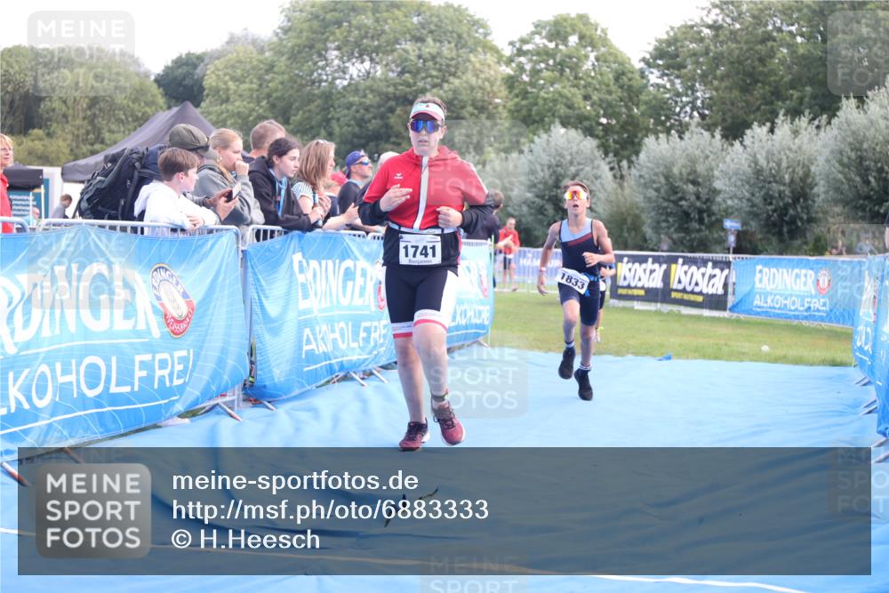25.08.2024 - Elbe Triathlon Hamburg H.Heesch http://msf.ph/oto/6883333 25.08.2024 12:59:19 Ziel 1741, 1843, 1853 meine-sportfotos.de