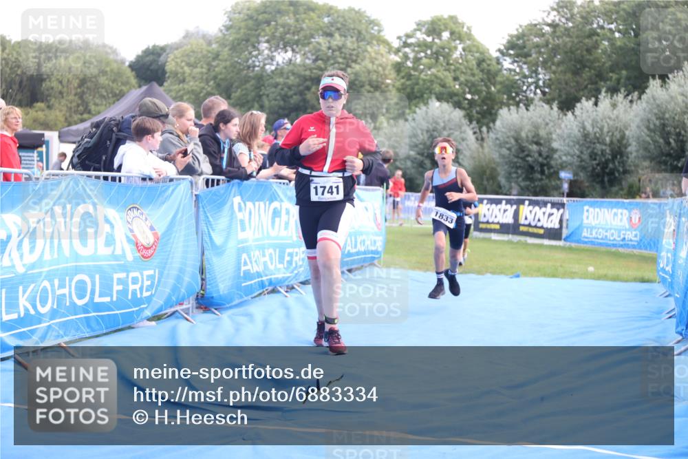 25.08.2024 - Elbe Triathlon Hamburg H.Heesch http://msf.ph/oto/6883334 25.08.2024 12:59:19 Ziel 1741, 1843, 1853 meine-sportfotos.de