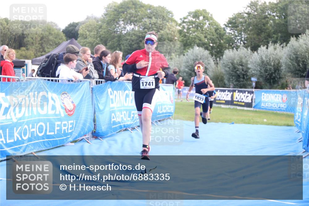 25.08.2024 - Elbe Triathlon Hamburg H.Heesch http://msf.ph/oto/6883335 25.08.2024 12:59:19 Ziel 1741, 1843, 1853 meine-sportfotos.de