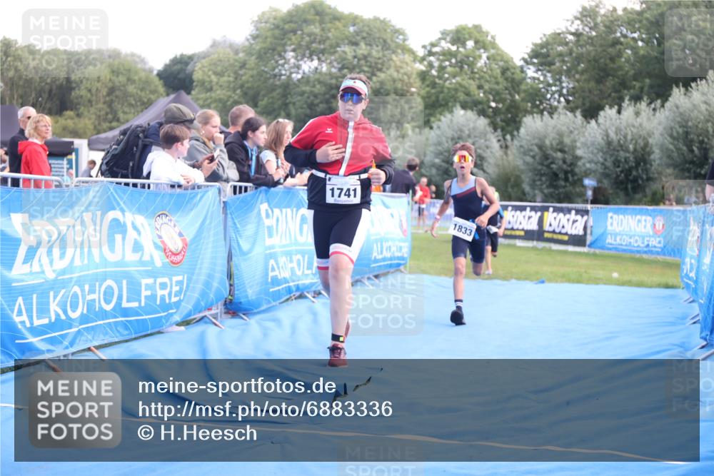 25.08.2024 - Elbe Triathlon Hamburg H.Heesch http://msf.ph/oto/6883336 25.08.2024 12:59:19 Ziel 1741, 1843, 1853 meine-sportfotos.de