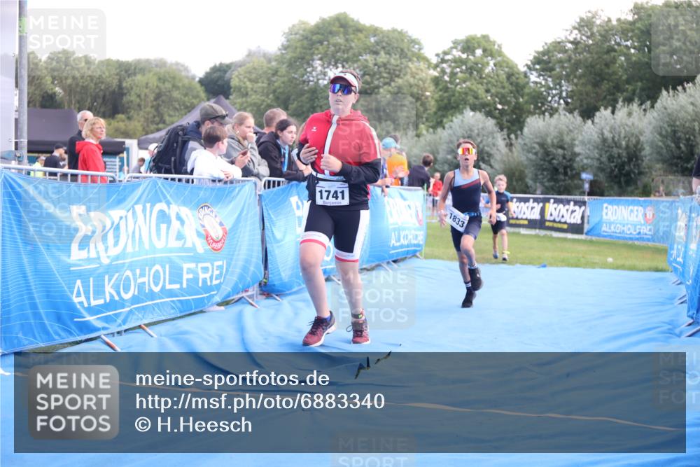 25.08.2024 - Elbe Triathlon Hamburg H.Heesch http://msf.ph/oto/6883340 25.08.2024 12:59:20 Ziel 1741, 1843, 1853 meine-sportfotos.de