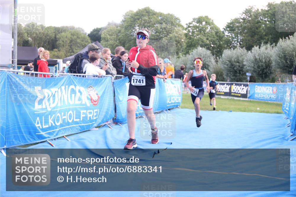 25.08.2024 - Elbe Triathlon Hamburg H.Heesch http://msf.ph/oto/6883341 25.08.2024 12:59:20 Ziel 1741, 1843, 1853 meine-sportfotos.de