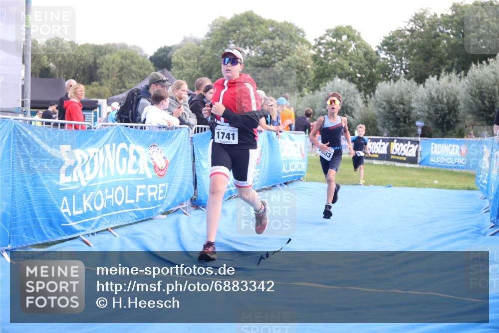25.08.2024 - Elbe Triathlon Hamburg H.Heesch http://msf.ph/oto/6883342 25.08.2024 12:59:20 Ziel 1741, 1843, 1853 meine-sportfotos.de