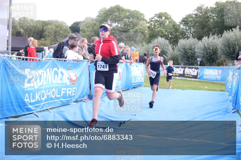 25.08.2024 - Elbe Triathlon Hamburg H.Heesch http://msf.ph/oto/6883343 25.08.2024 12:59:20 Ziel 1741, 1843, 1853 meine-sportfotos.de