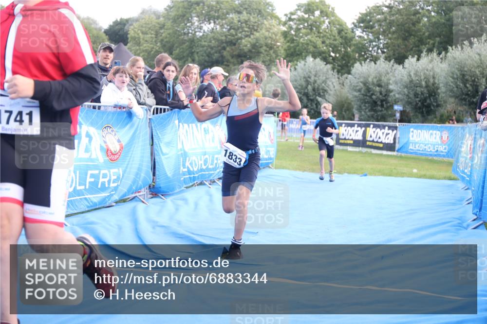 25.08.2024 - Elbe Triathlon Hamburg H.Heesch http://msf.ph/oto/6883344 25.08.2024 12:59:21 Ziel 1741, 1843, 1853 meine-sportfotos.de