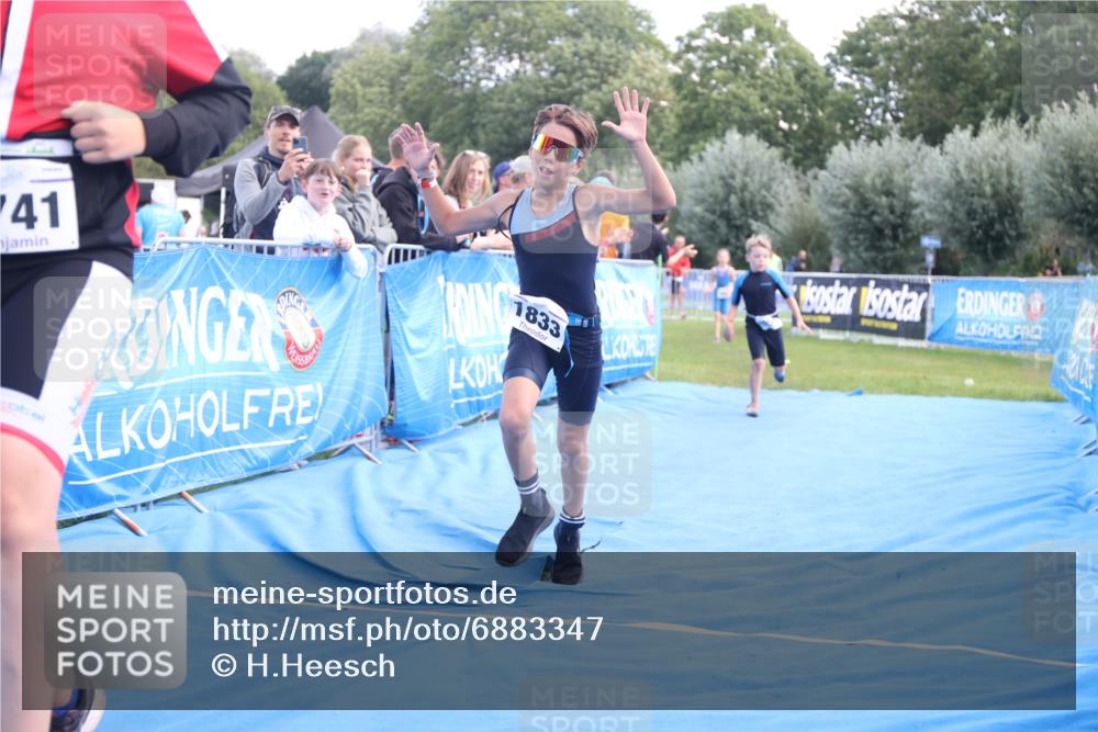 25.08.2024 - Elbe Triathlon Hamburg H.Heesch http://msf.ph/oto/6883347 25.08.2024 12:59:21 Ziel 1741, 1843, 1853 meine-sportfotos.de